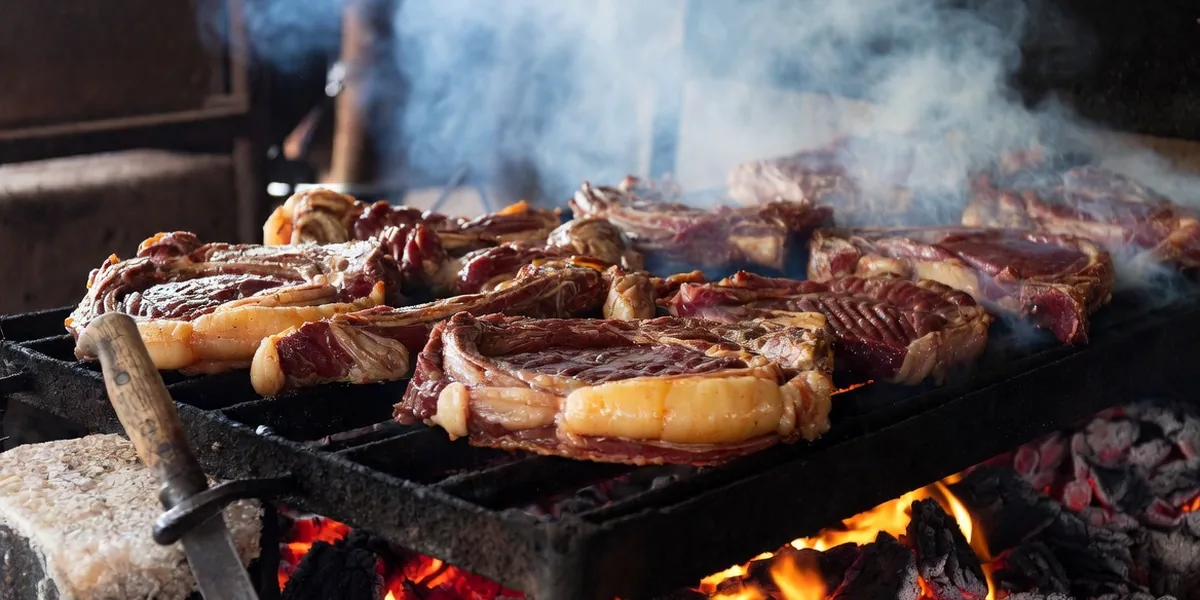 Arrachera searing over mesquite coals on a ranch-style Sonoran parrilla